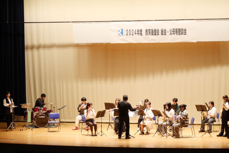 吹奏楽団演奏